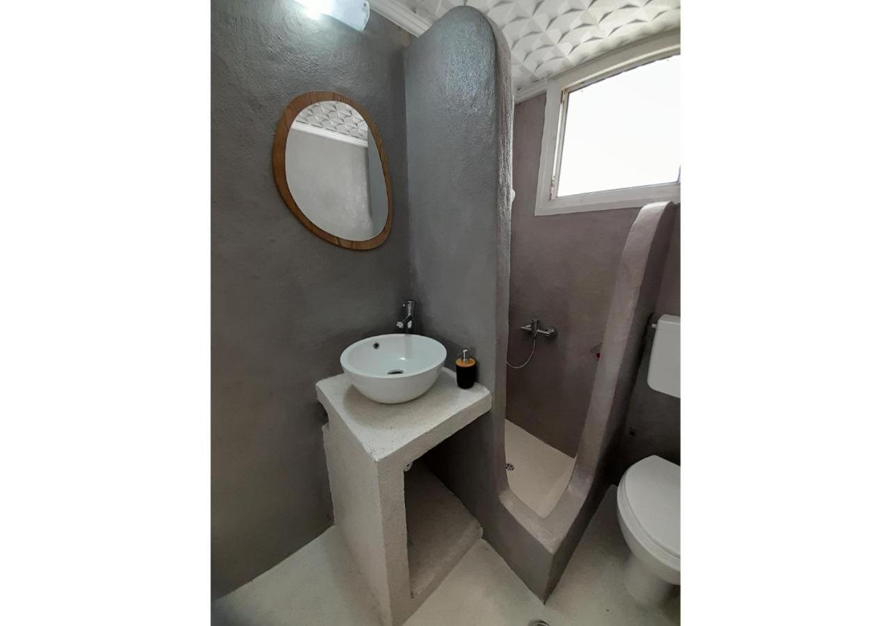 Overhill Apartments Adamas Esterno foto