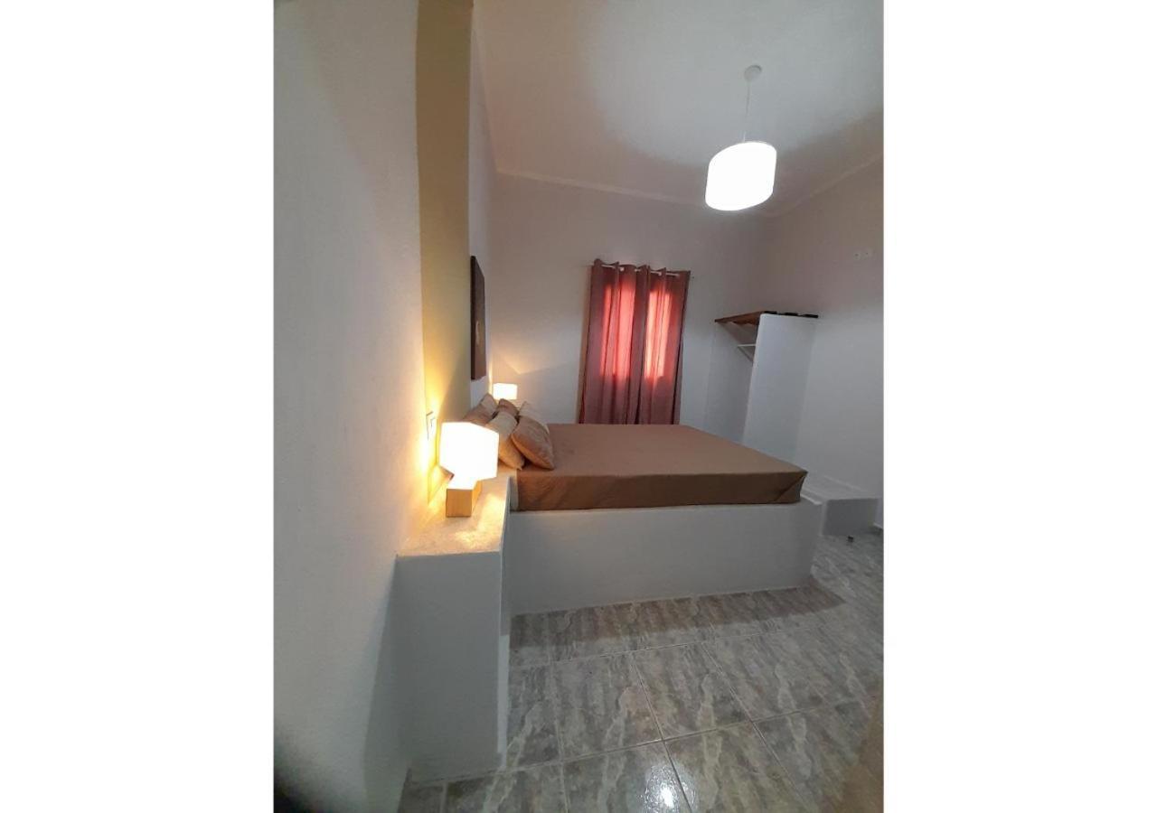 Overhill Apartments Adamas Esterno foto