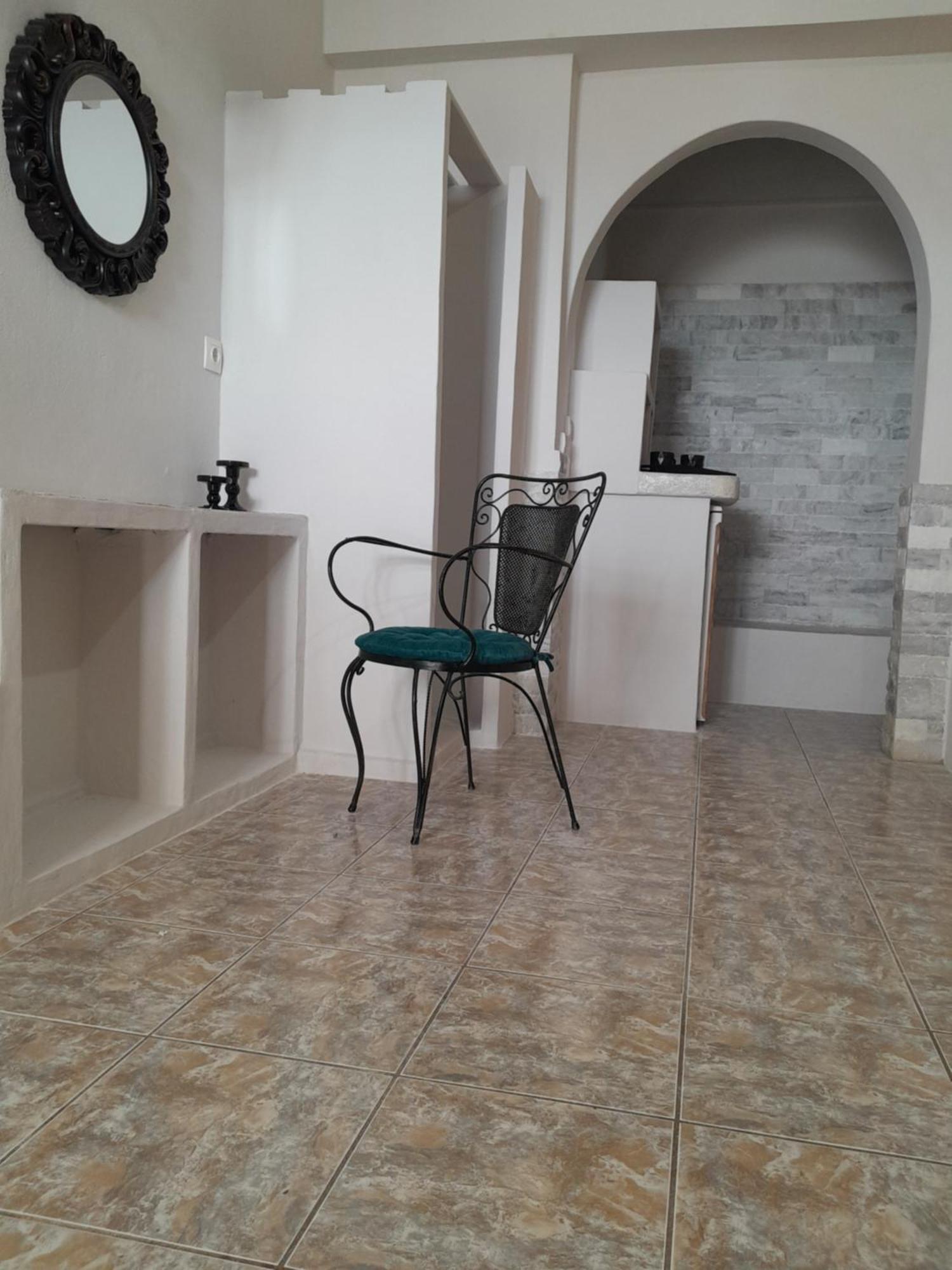 Overhill Apartments Adamas Esterno foto