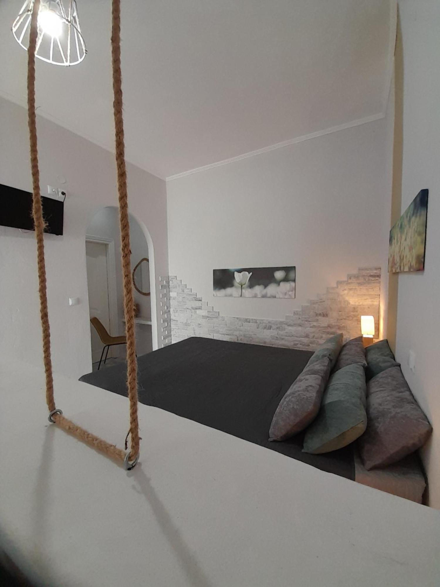 Overhill Apartments Adamas Esterno foto